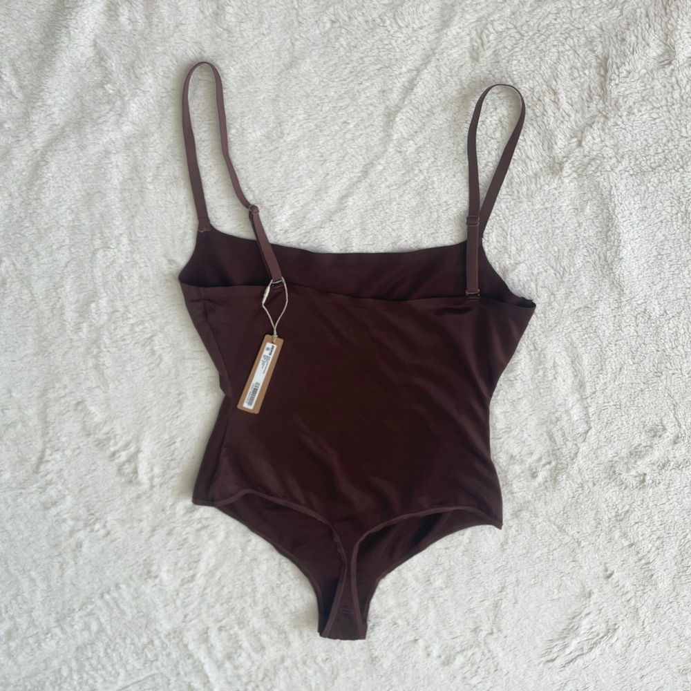 NWT Skims Barely There Shapewear Bodysuit Cocoa Brown Thong Size Medium - Picture 3 of 10